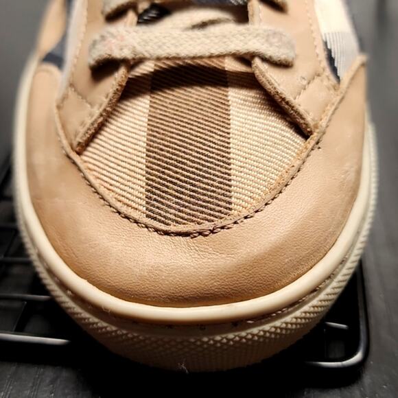 *BURBERRY* NOVA CHECK *PLAID* CANVAS *LEATHER CAP TOE* WOMAN'S SIZE 40 SNEAKERS - Picture 3 of 16